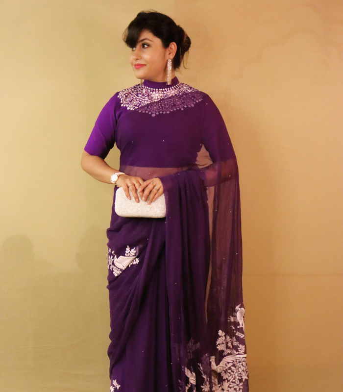 THE QUEEN'S PEAHEN NECKLACE SAREE THE QUEEN'S PEAHEN NECKLACE SAREE